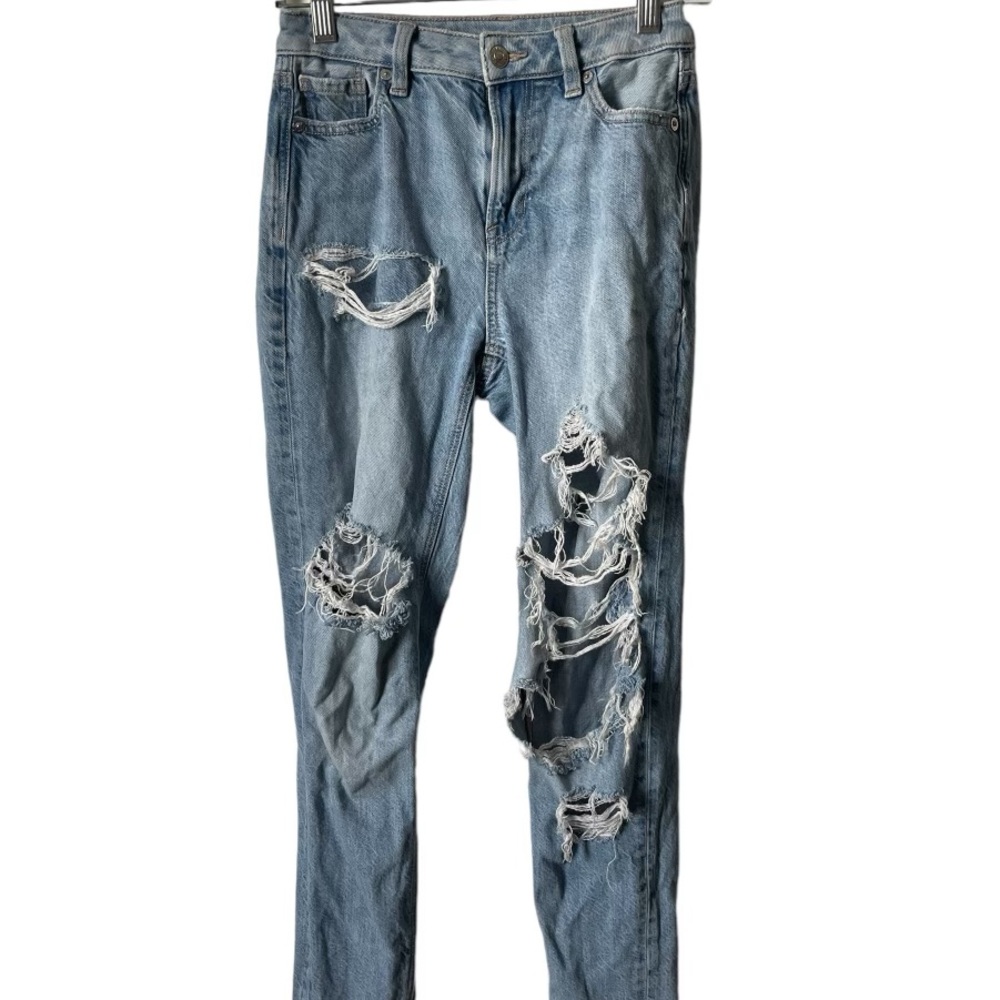 AMERICAN EAGLE. Ripped jeans. Comfort Stretch Waistnad. Ladies size  000